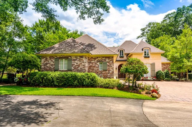 $475,000 | 109 Grove Place, Summit, MS 39666