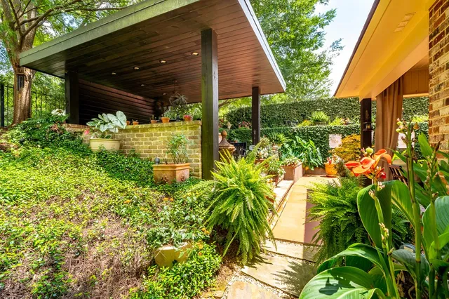 $475,000 | 109 Grove Place, Summit, MS 39666