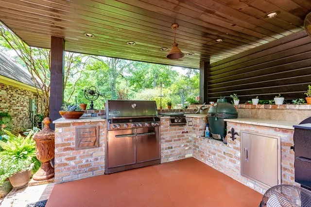 $475,000 | 109 Grove Place, Summit, MS 39666