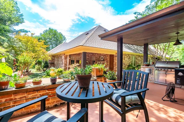 $475,000 | 109 Grove Place, Summit, MS 39666