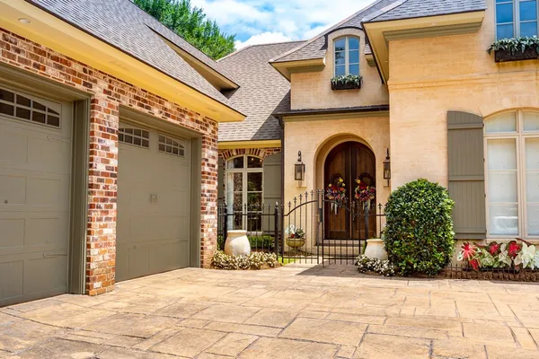 $459,900 | 109 Grove Place, Summit, MS 39666