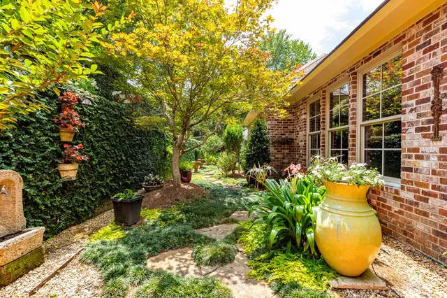 $475,000 | 109 Grove Place, Summit, MS 39666