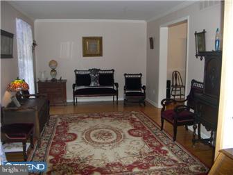 763 Amsterdam Road Mount Laurel, NJ 08054 - Photo 2 of 12 Living Room
