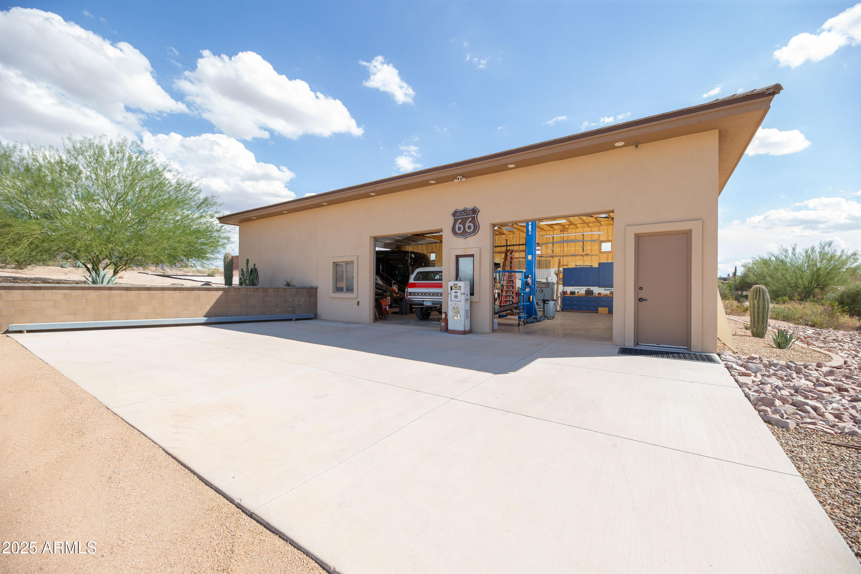 1532 North Roadrunner Road Apache Junction, AZ 85119 - Photo 30 of 54 a backyard of a house with table and chairs