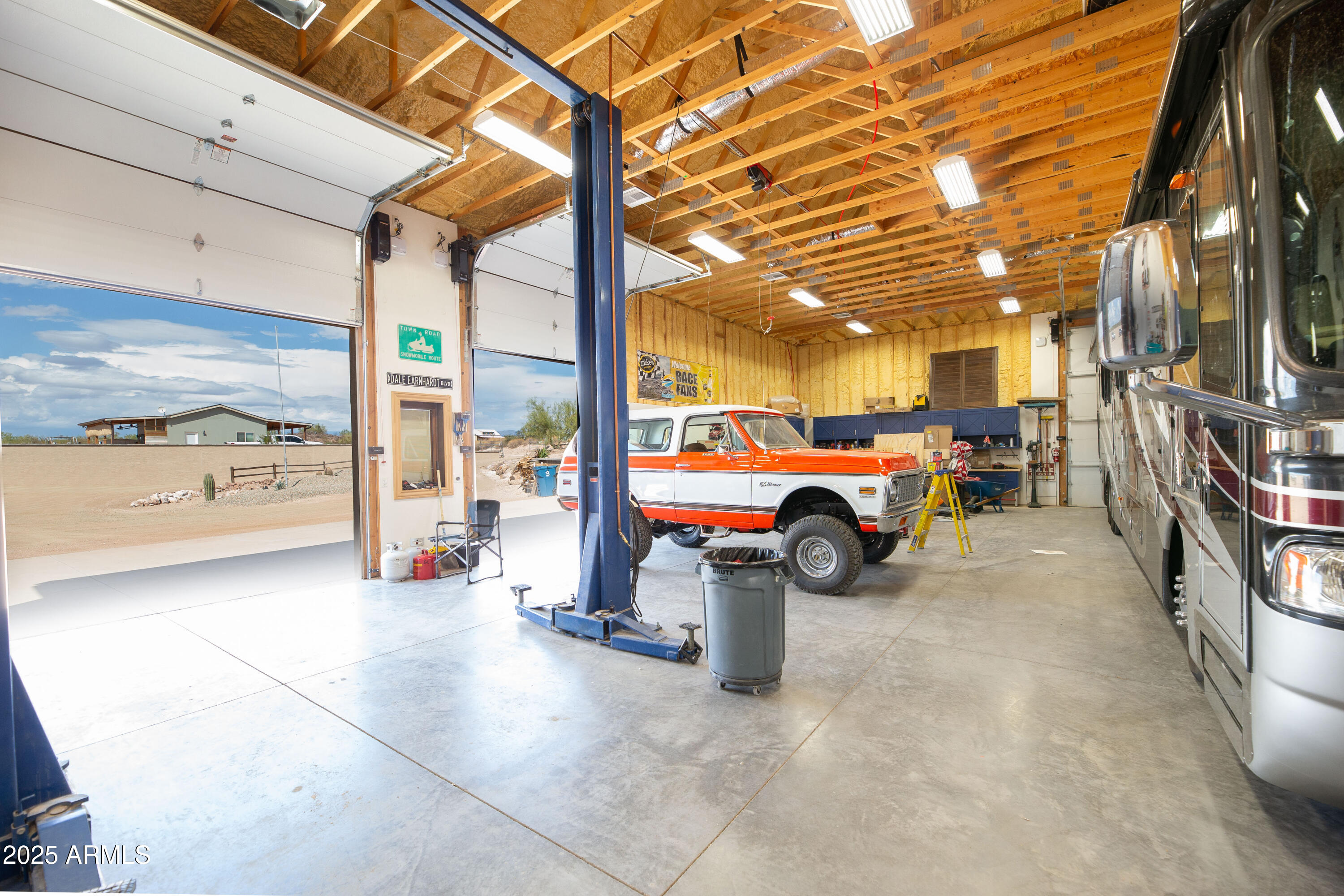 1532 North Roadrunner Road Apache Junction, AZ 85119 - Photo 7 of 51 Interior Garage