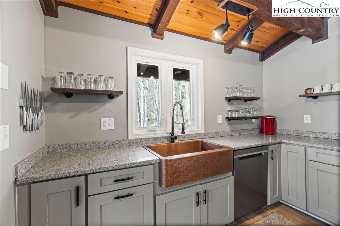 114 Shagbark Road Beech Mountain, NC 28604 - Photo 9 of 35