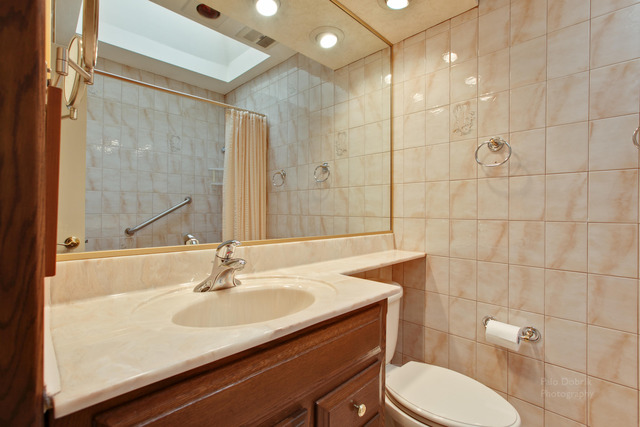 22 North Old Barrington Road Chicago, IL 60641 - Photo 13 of 25