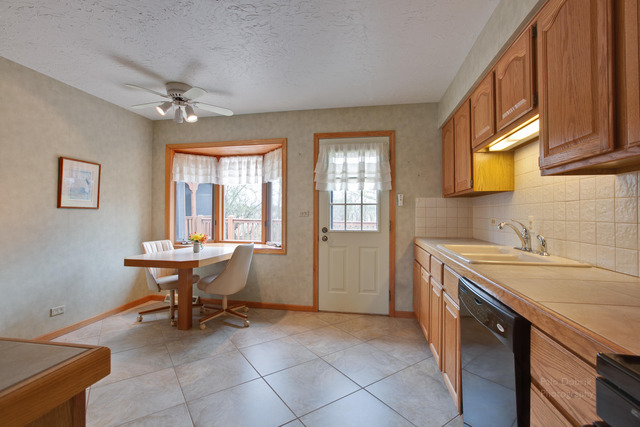 22 North Old Barrington Road Chicago, IL 60641 - Photo 8 of 25