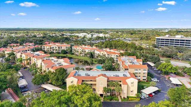 a picture of a bench in the wall