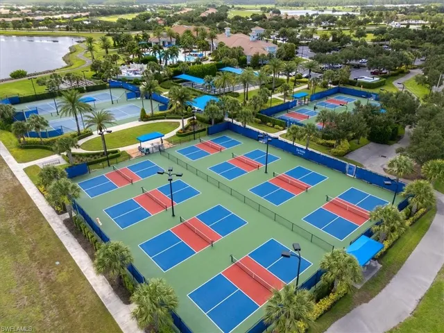 a view of a tennis court