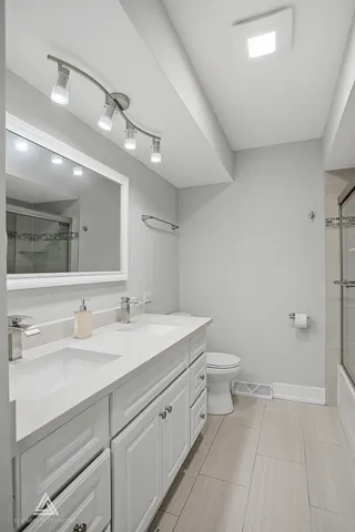 $324,900 | 16901 School Street, South Holland, IL 60473