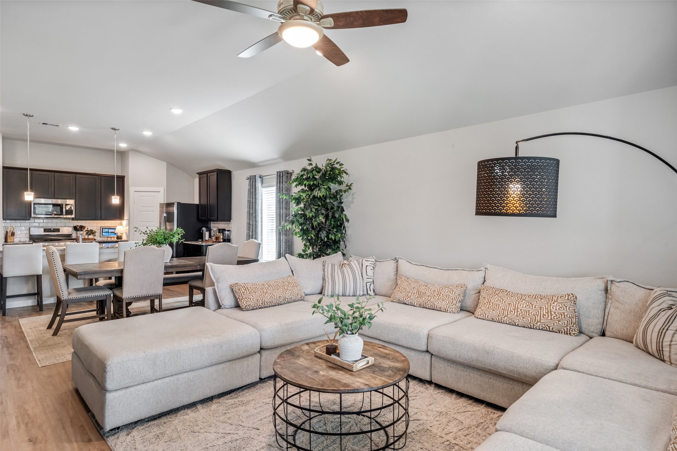 26175 Ethereal Road La Marque, TX 77568 - Photo 4 of 40