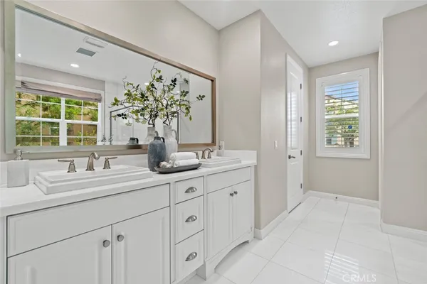 $3,856,000 | 208 Radial, Irvine, CA 92618