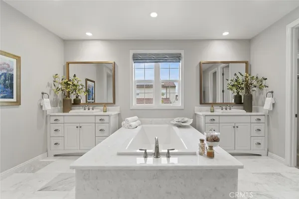 $3,856,000 | 208 Radial, Irvine, CA 92618