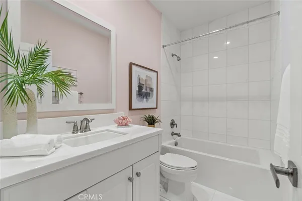 $3,856,000 | 208 Radial, Irvine, CA 92618