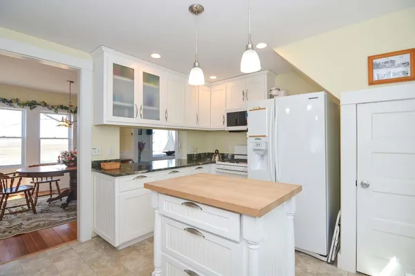 $3,200 | 7 Lyons Street, Hampton, NH 03842