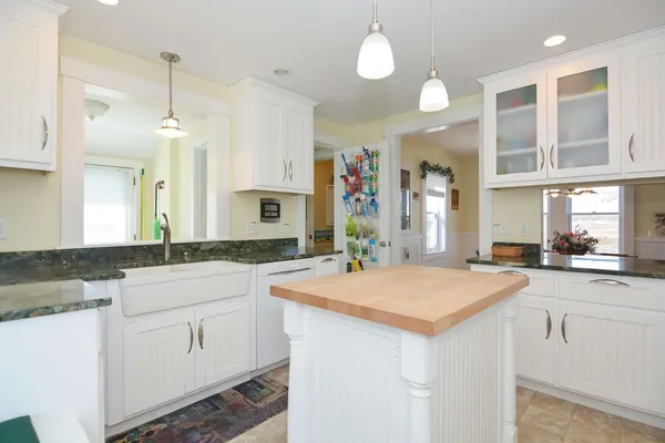 $3,200 | 7 Lyons Street, Hampton, NH 03842
