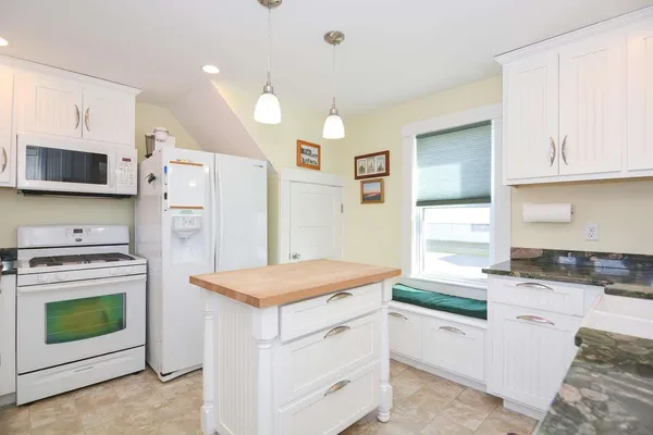 $3,200 | 7 Lyons Street, Hampton, NH 03842