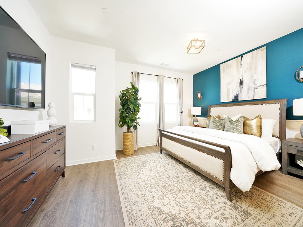 603 Shadowbrook Lake Forest, CA 92610 - Photo 12 of 23 a bed room with a bed and a potted plant