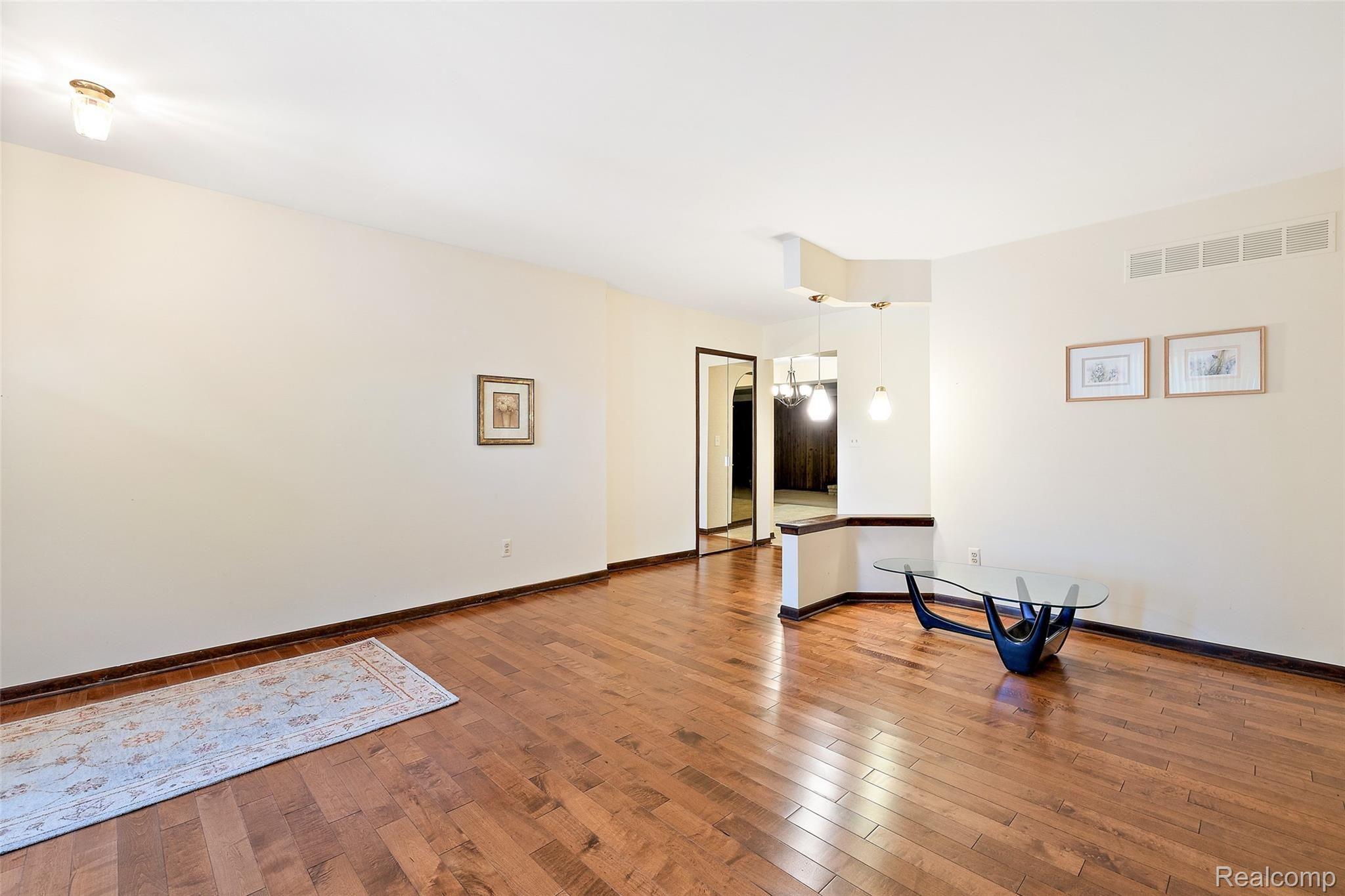 31740 Kelly Road Roseville, MI 48066 - Photo 10 of 44 31740 Kelly Road-19.jpg
