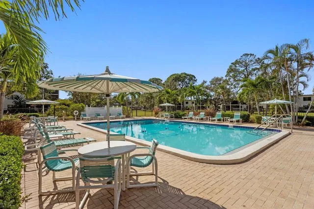 $322,000 | 4910 Bay Street Northeast, Unit 111, St. Petersburg, FL 33703