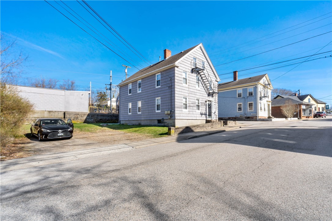134 Duke Street East Greenwich, RI 02818 - Photo 2 of 20