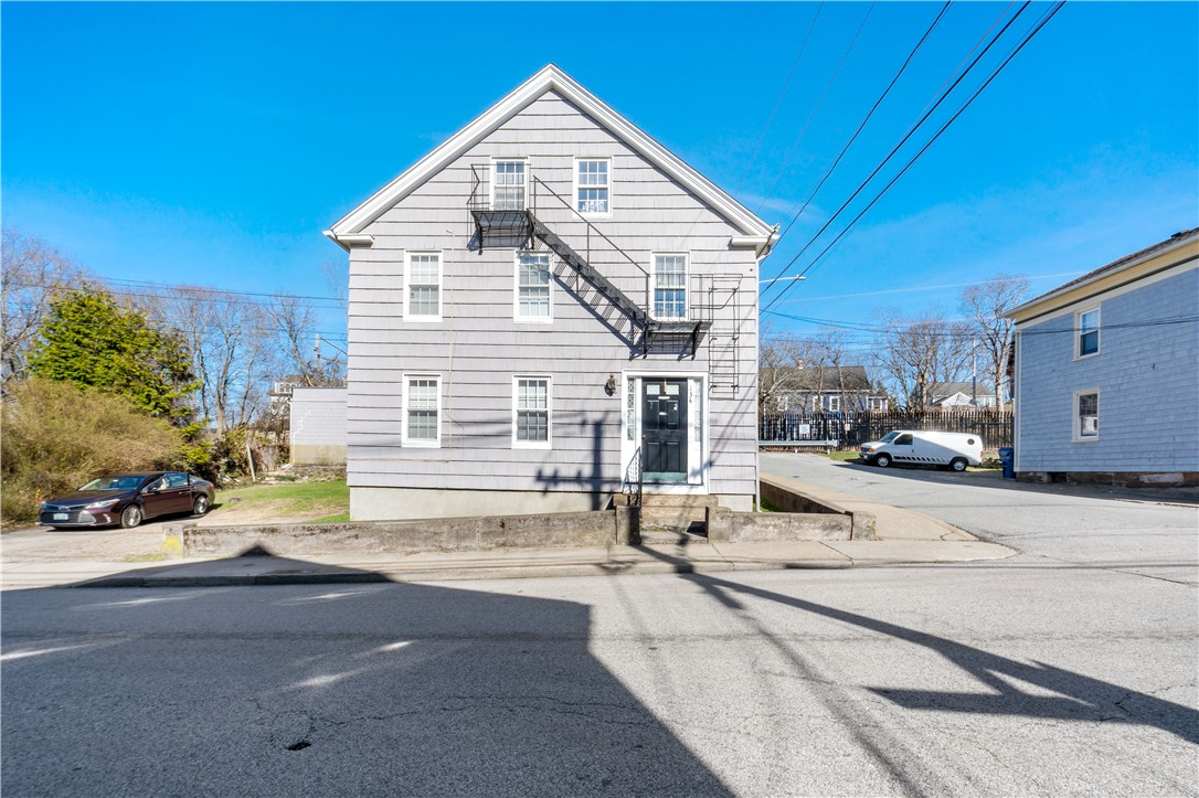 134 Duke Street East Greenwich, RI 02818 - Photo 4 of 20