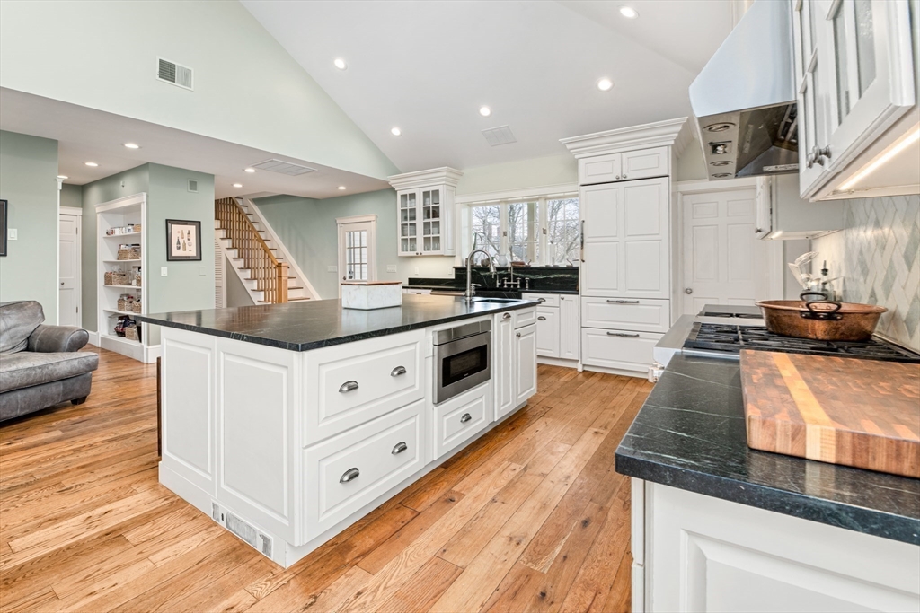 8 Washington Street Sherborn, MA 01770 - Photo 6 of 42