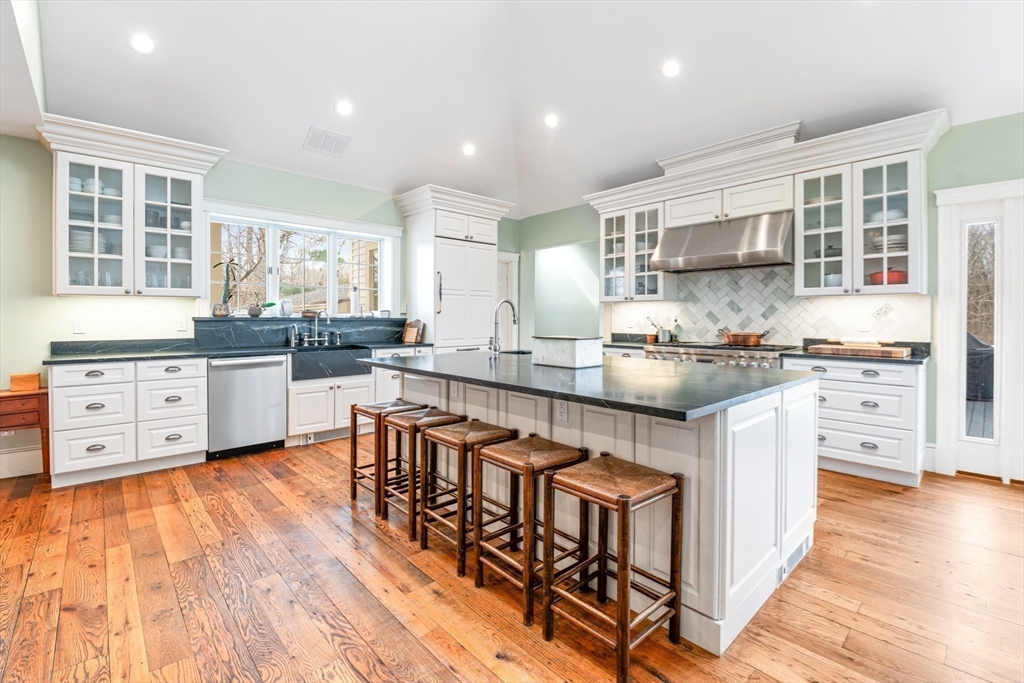 8 Washington Street Sherborn, MA 01770 - Photo 9 of 42