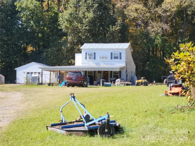 a view of house with outdoor seating yard