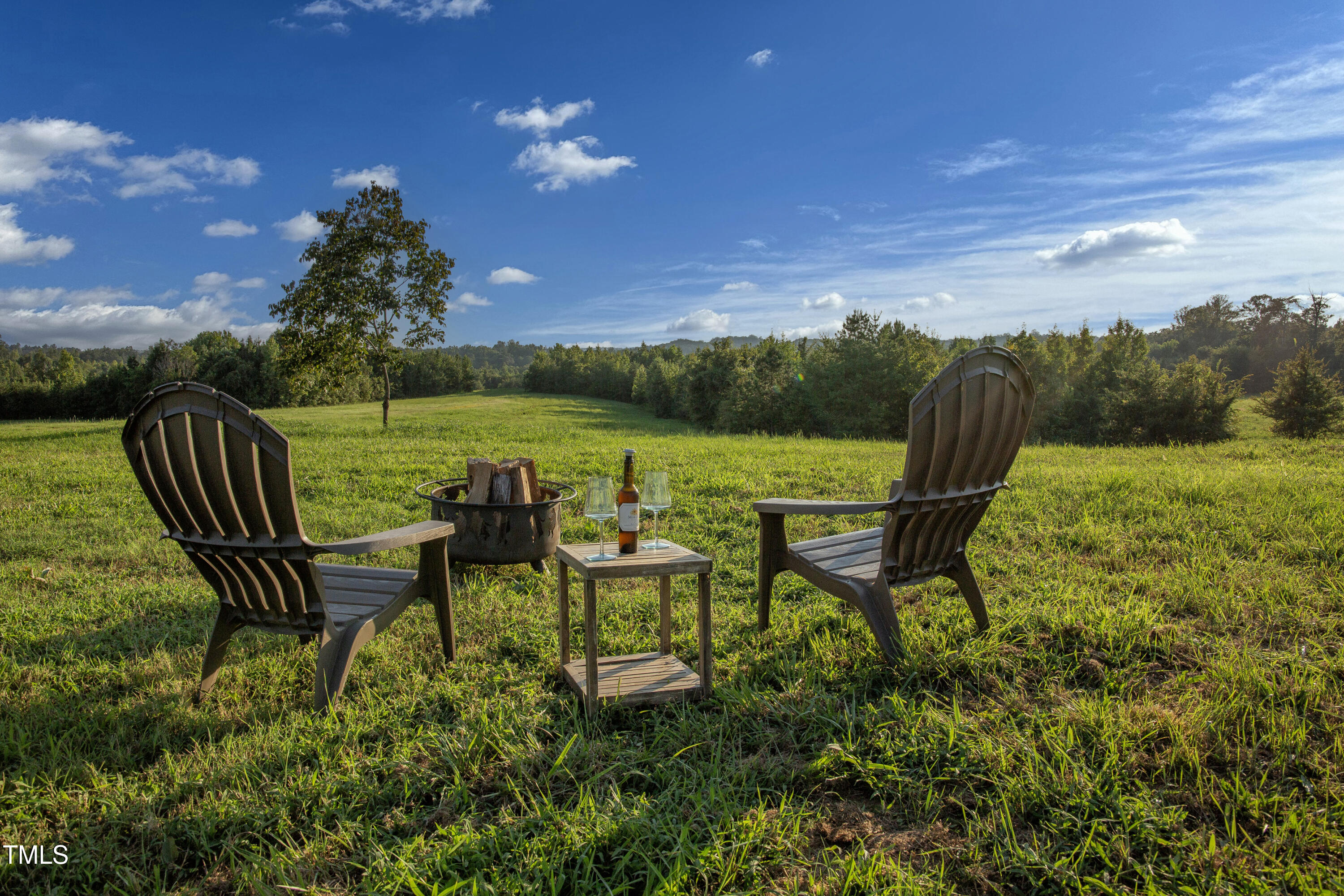 a view of a chairs in backyard of a house
