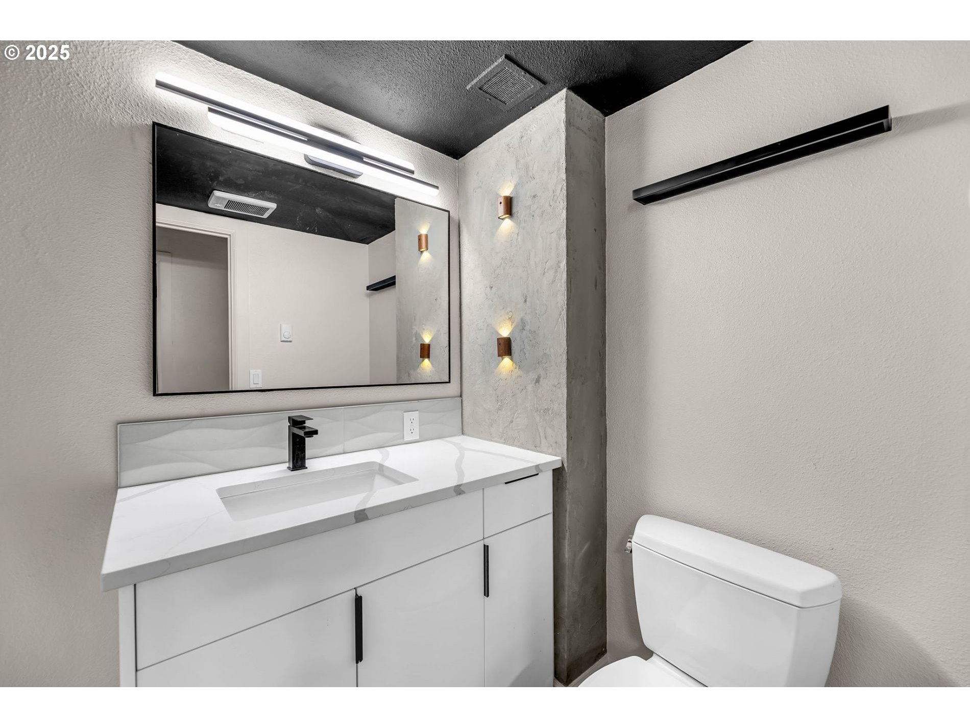 2211 Southwest Park Place, Unit 403 Portland, OR 97205 - Photo 16 of 21