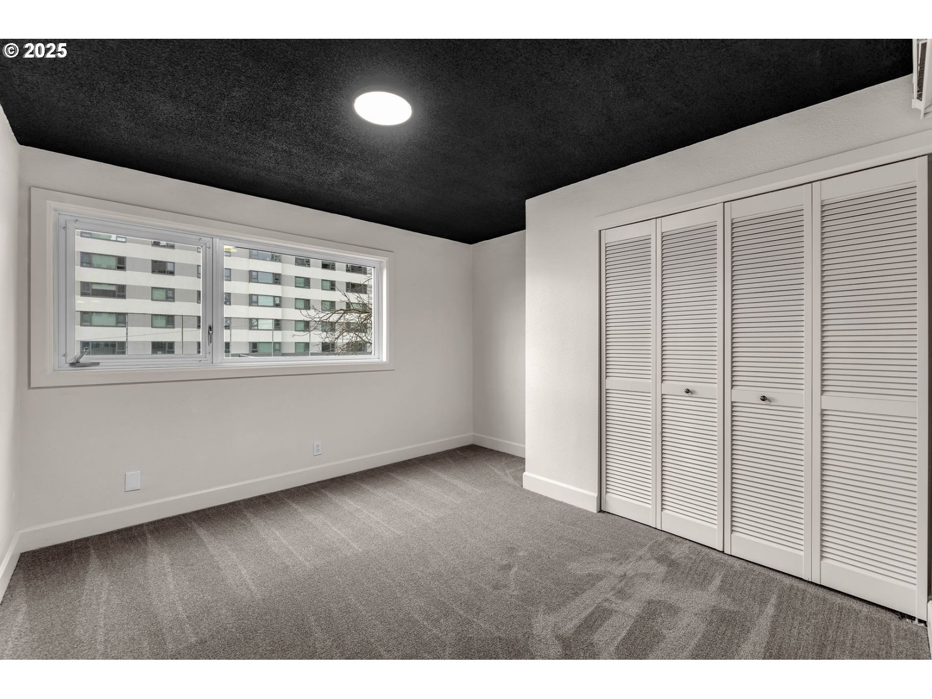 2211 Southwest Park Place, Unit 403 Portland, OR 97205 - Photo 19 of 21