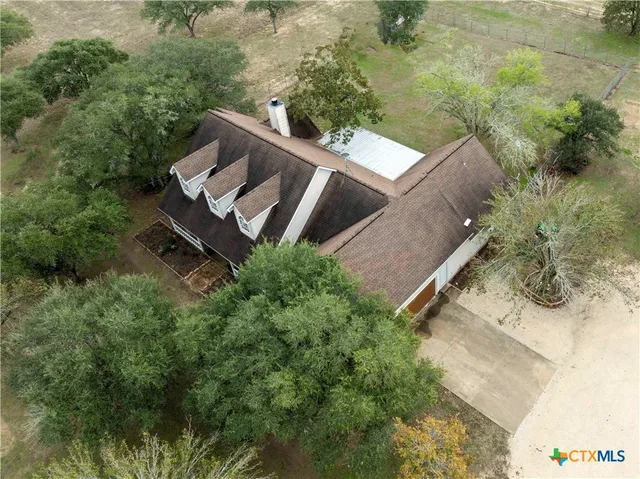 $570,000 | 319 County Road 131A, Hallettsville, TX 77964