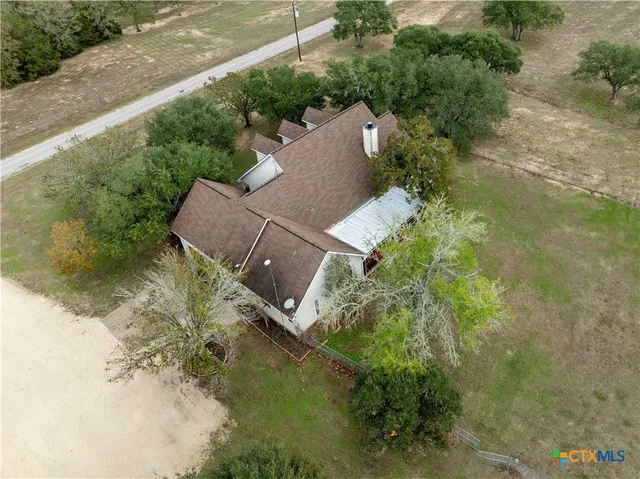 $570,000 | 319 County Road 131A, Hallettsville, TX 77964