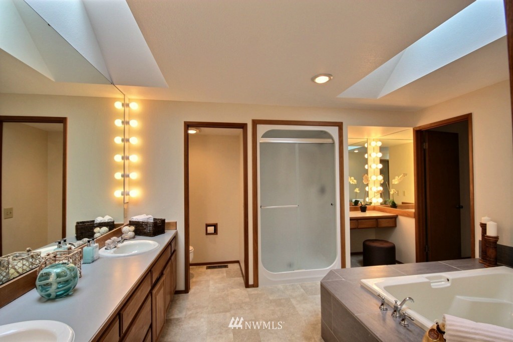 14913 Southeast 138th Place Renton, WA 98059 - Photo 13 of 24 Gallery Image 13