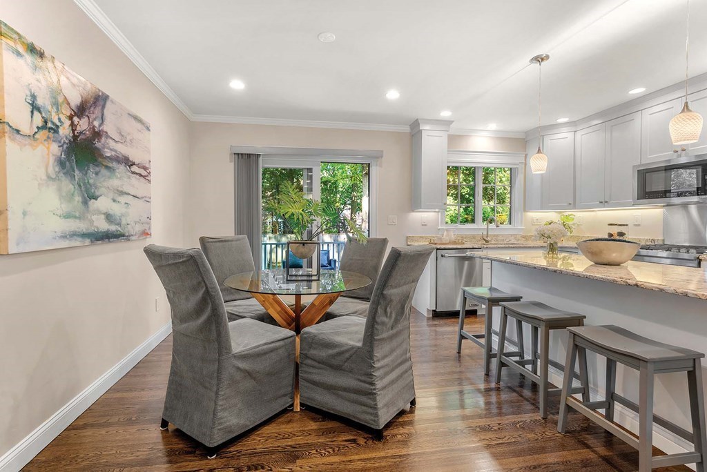 39 Beaconwood Road, Unit 1 Newton, MA 02461 - Photo 5 of 20 Gallery Image 5