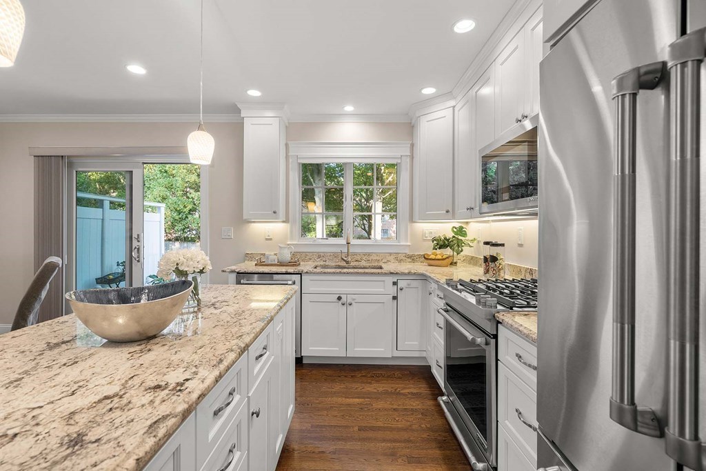 39 Beaconwood Road, Unit 1 Newton, MA 02461 - Photo 8 of 20 Gallery Image 8