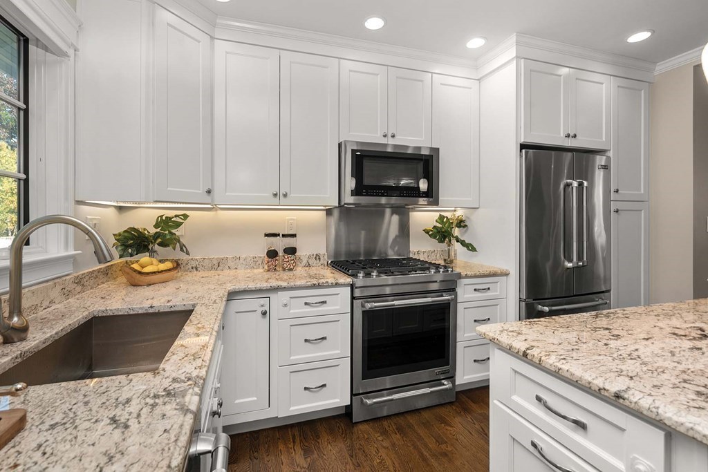 39 Beaconwood Road, Unit 1 Newton, MA 02461 - Photo 9 of 20 Gallery Image 9