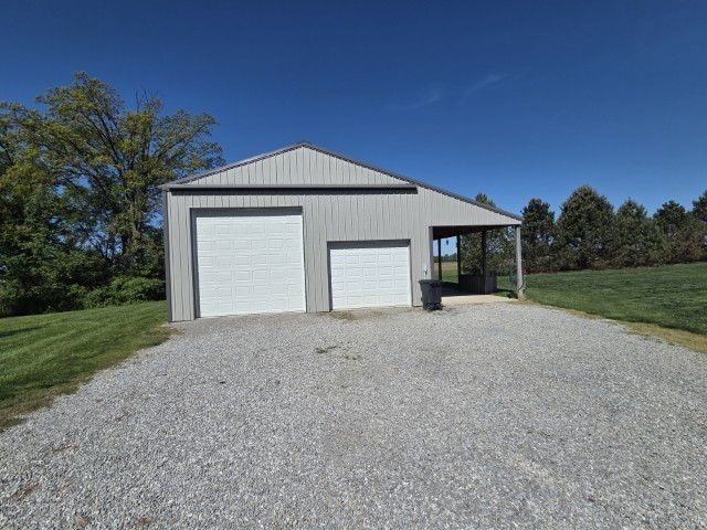 9251 Highway 148 Mount Vernon, IL 62864 - Photo 62 of 68 a front view of a house with a yard and garage