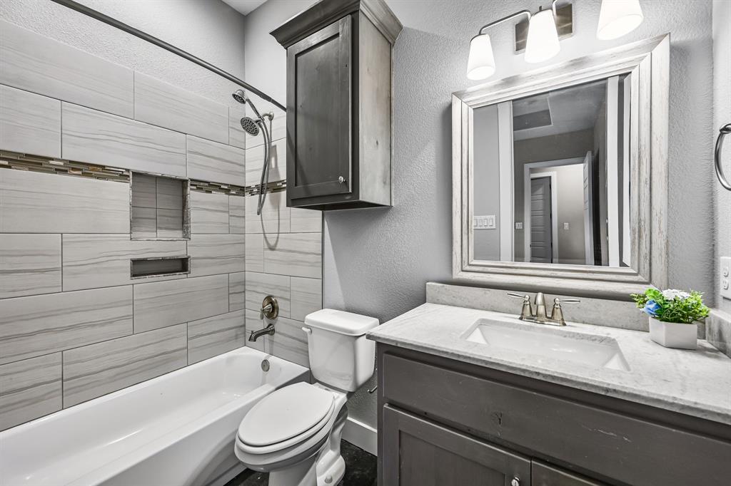 1070 Cornelius Road Rockwall, TX 75087 - Photo 24 of 33 Bathroom featuring a tub/shower combination