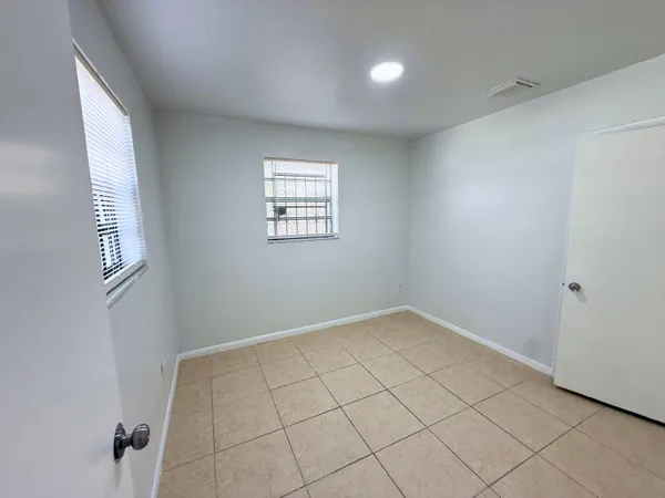 $2,549 | 1490 Northeast 152nd Street, North Miami Beach, FL 33162