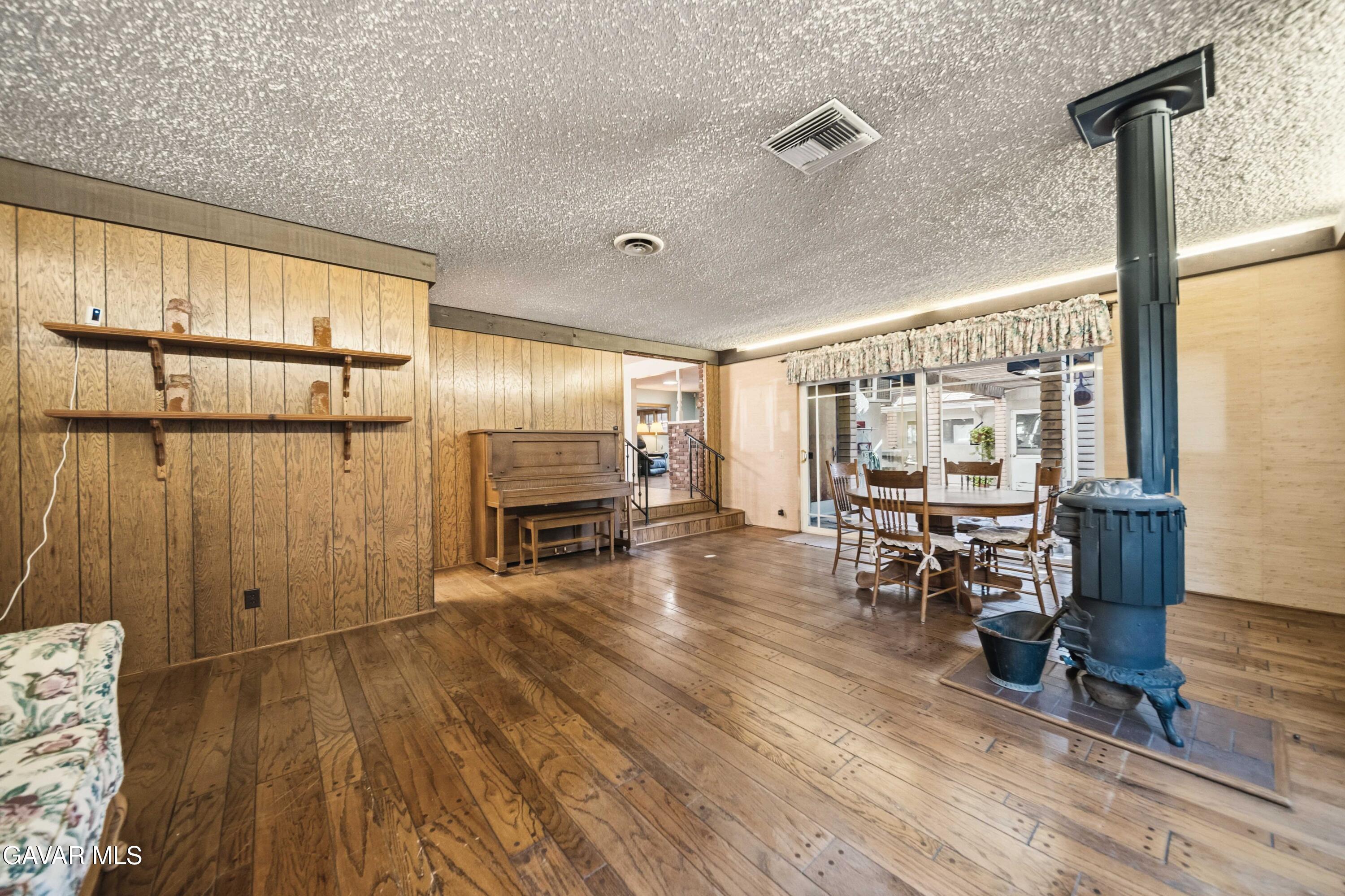 10739 Reseda Boulevard Porter Ranch, CA 91326 - Photo 23 of 57 10739 Reseda Blvd Porter Ranch-23