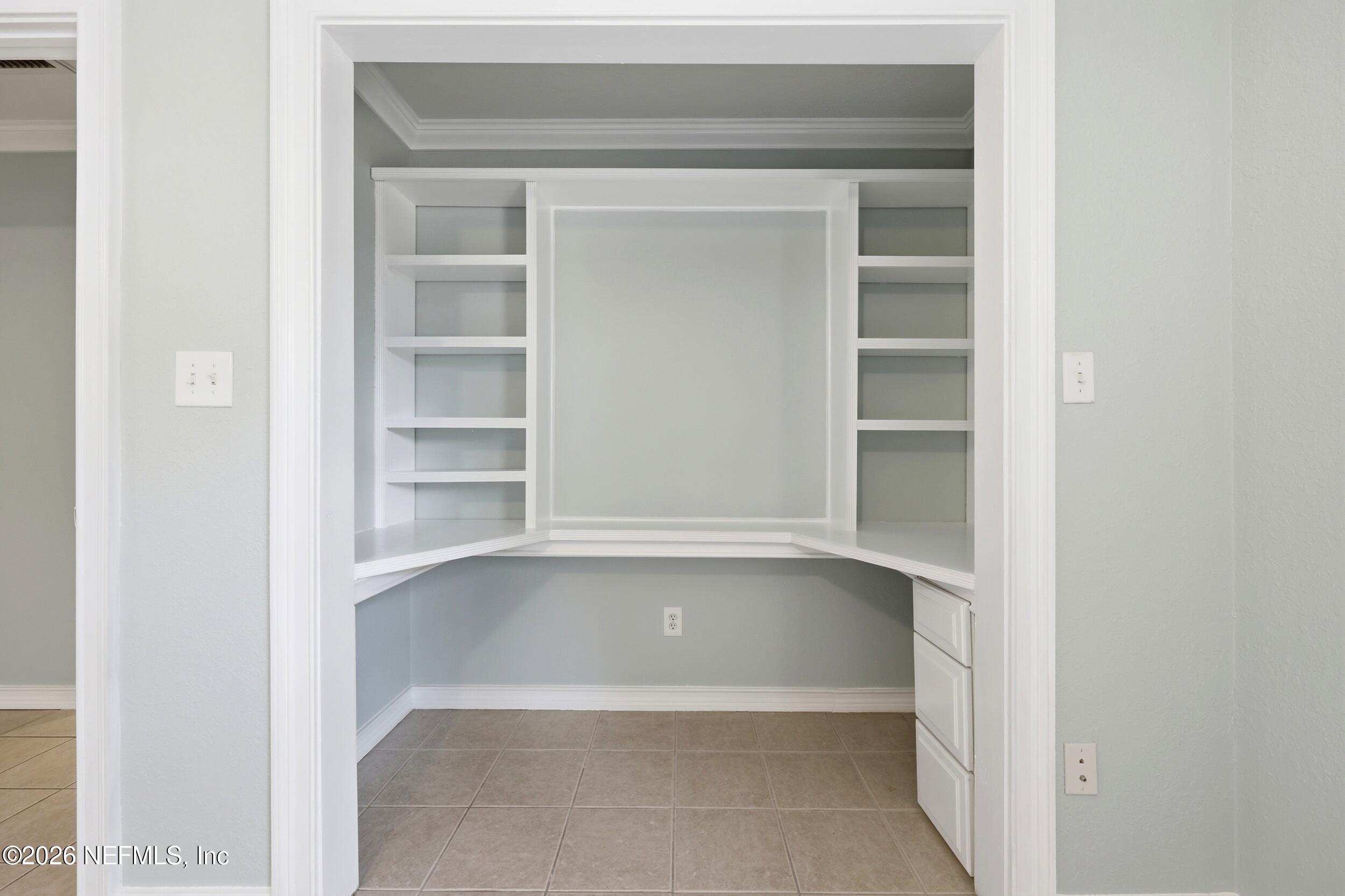 7932 Breezy Point Road West Melrose, FL 32666 - Photo 42 of 84 Closet