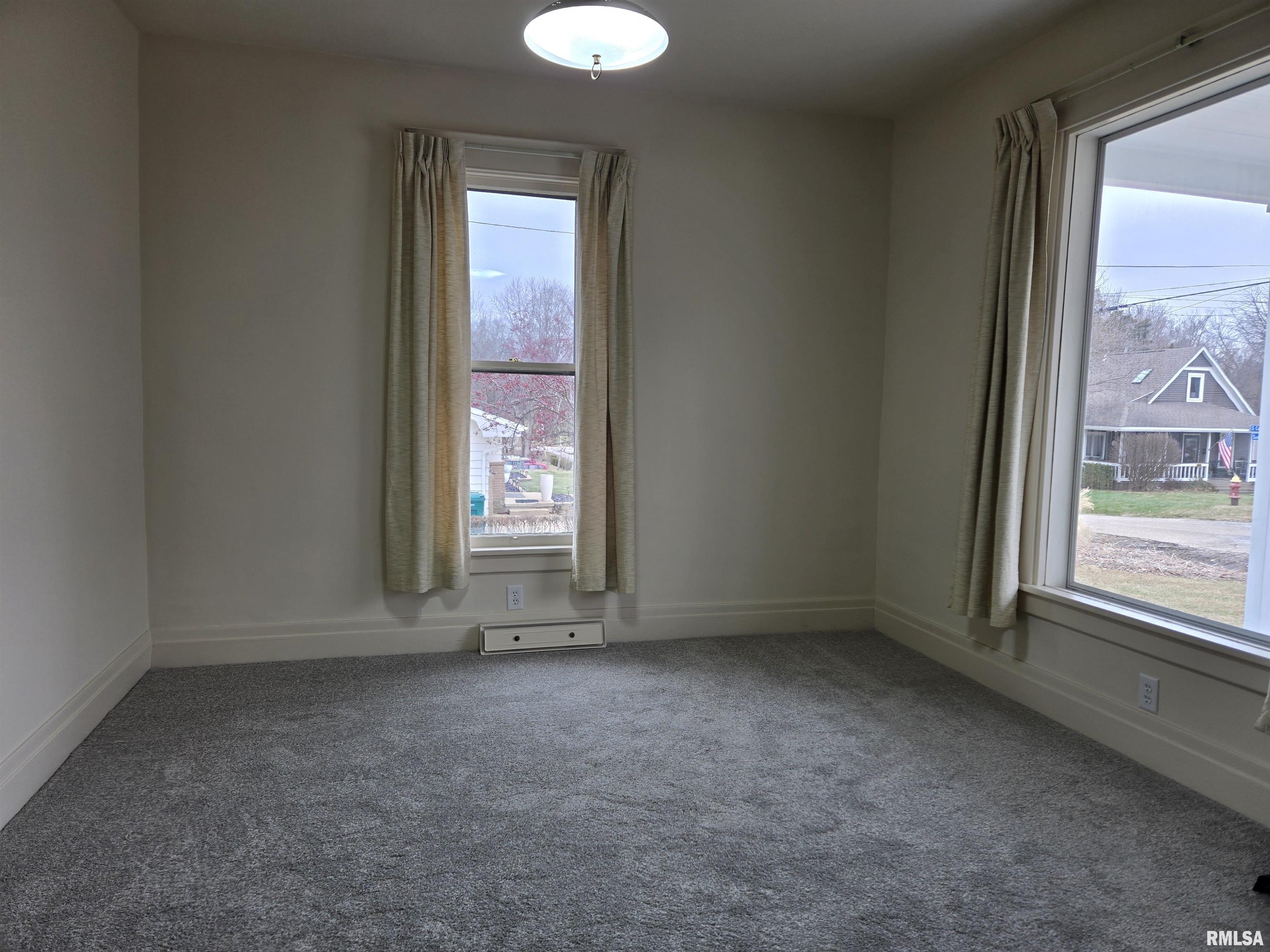 301 East Summit Street Macomb, IL 61455 - Photo 3 of 24