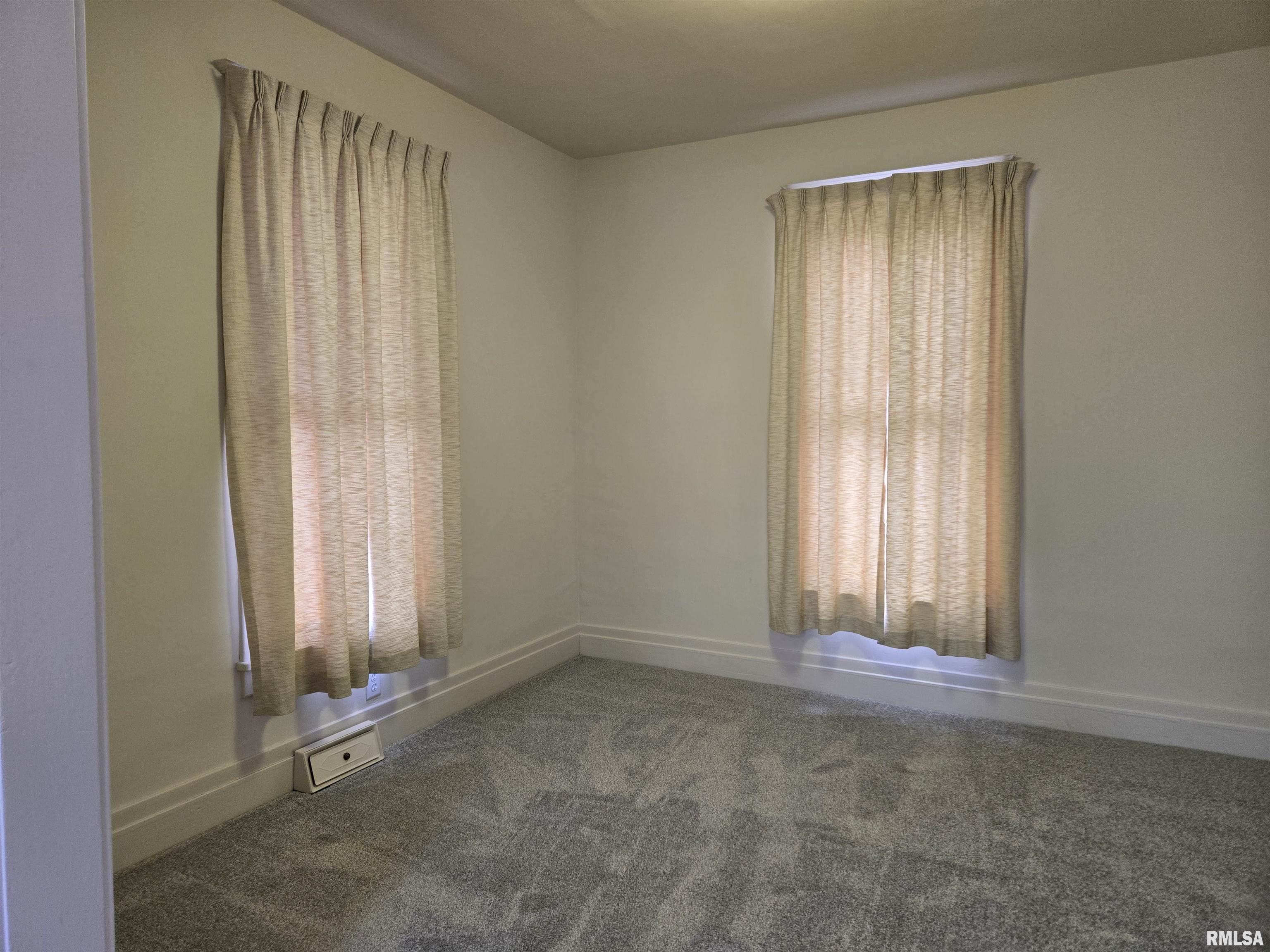 301 East Summit Street Macomb, IL 61455 - Photo 4 of 24