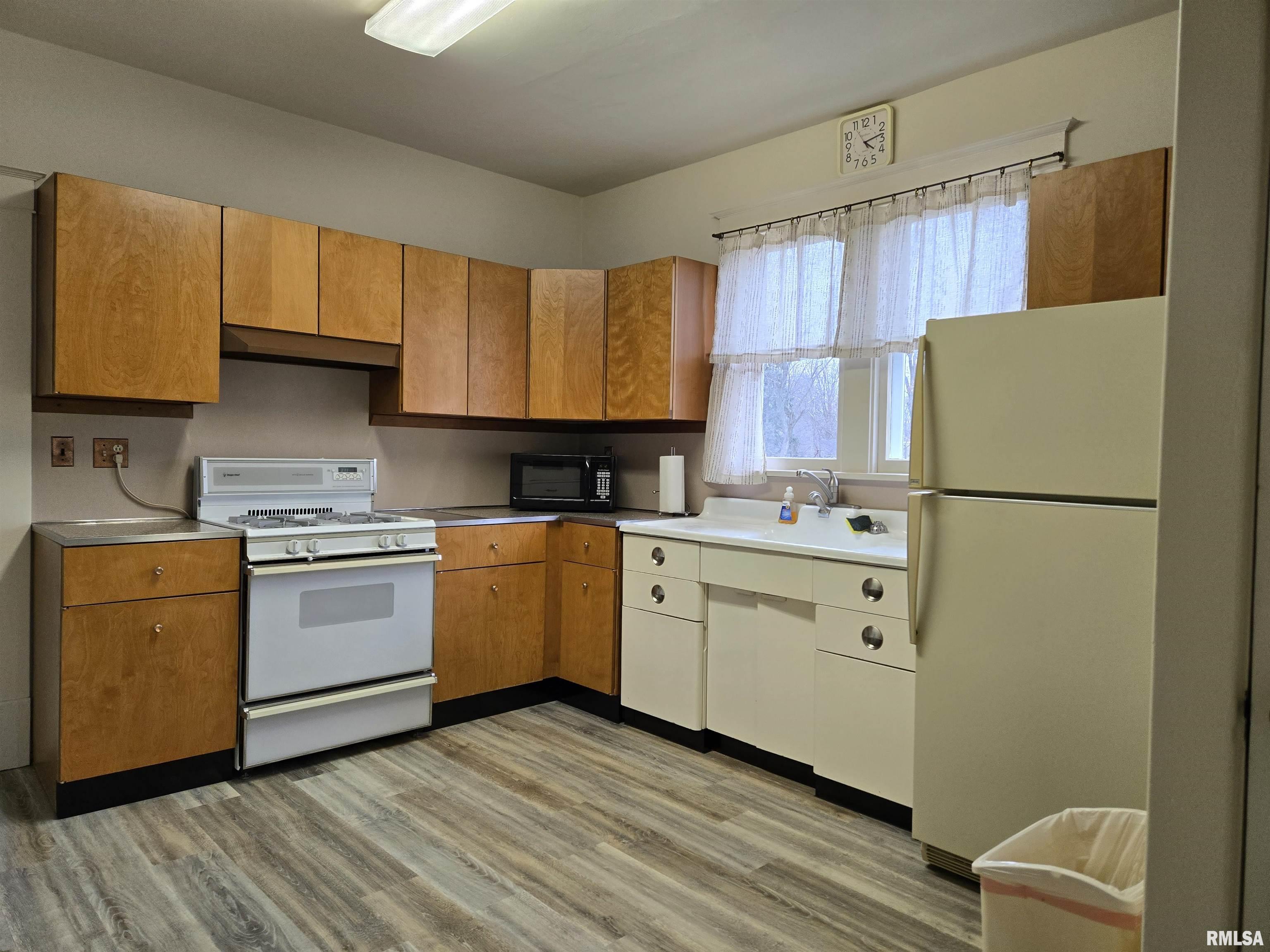 301 East Summit Street Macomb, IL 61455 - Photo 6 of 24