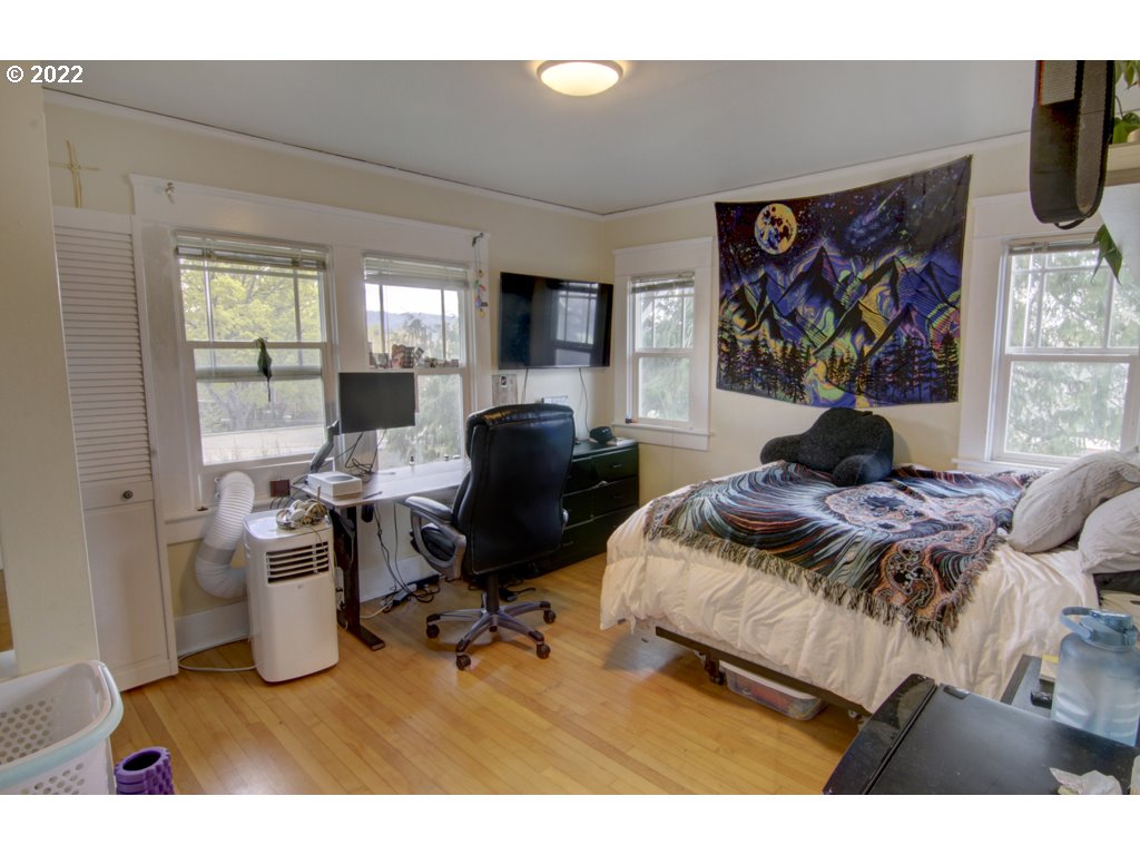 1926 Alder Street Eugene, OR 97405 - Photo 22 of 32 a living room with furniture and a flat screen tv