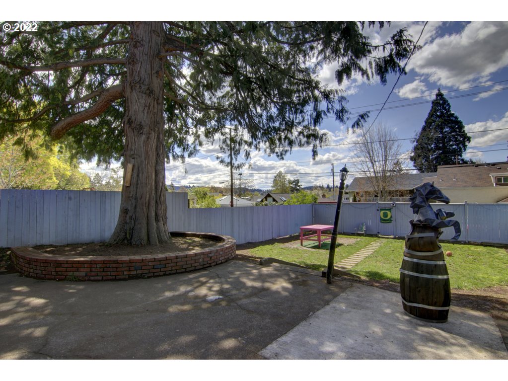 1926 Alder Street Eugene, OR 97405 - Photo 29 of 32 a view of outdoor space and yard