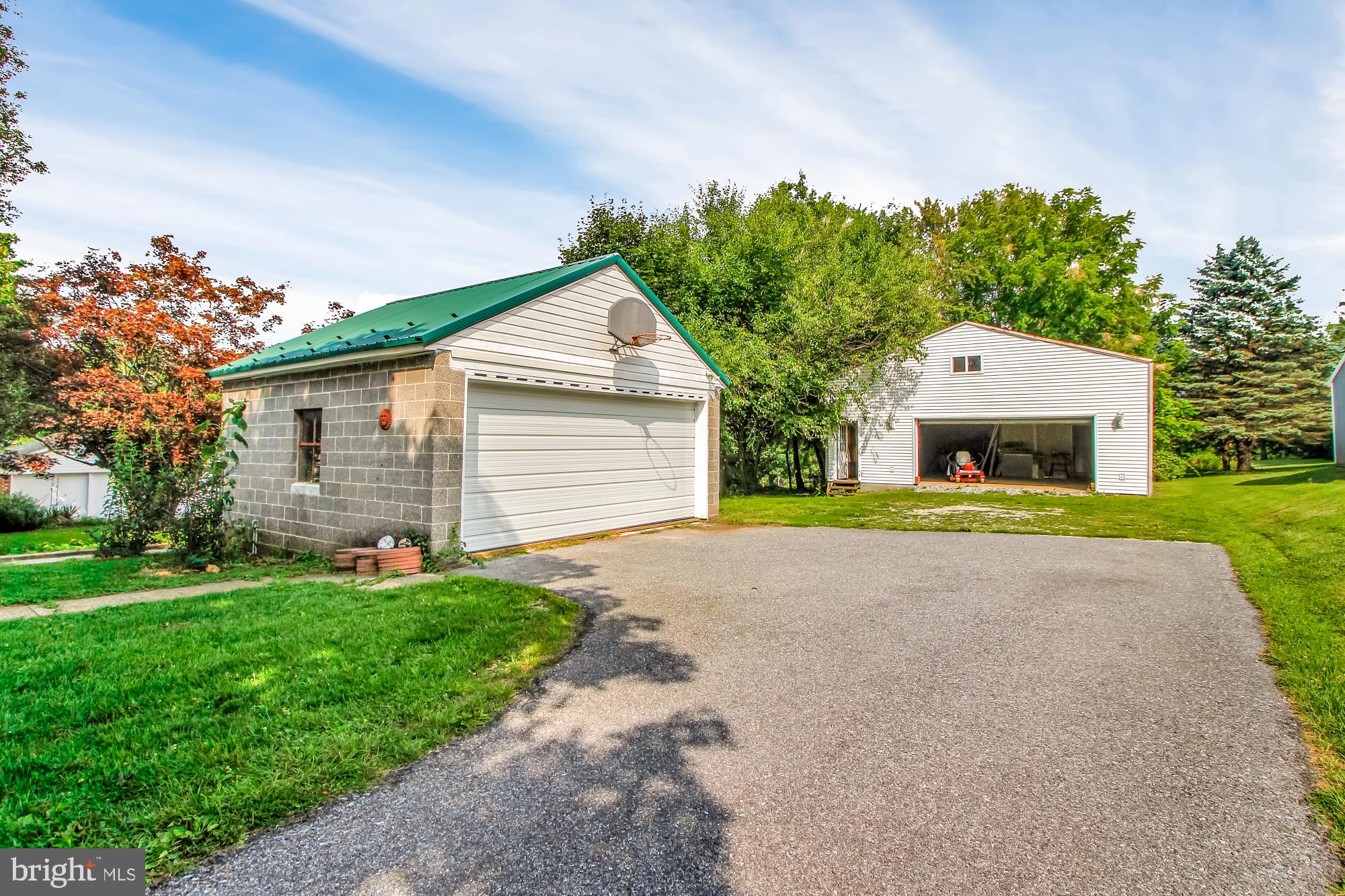 25 York Road York, PA 17407 - Photo 22 of 25 2 garages